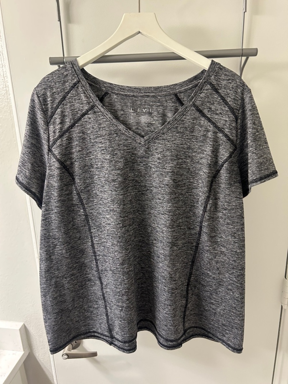 LIVI by Lane Bryant  Performance V-Neck Top in Heather Gray sz 14/16